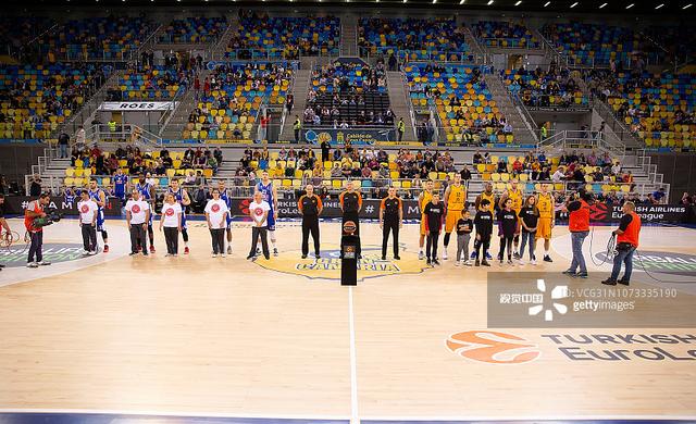 图片报：因极端球迷大规模燃放烟火，拜仁将面临欧足联的处罚（《图片报》：球迷大规模燃放烟火，拜仁恐遭欧足联惩处）