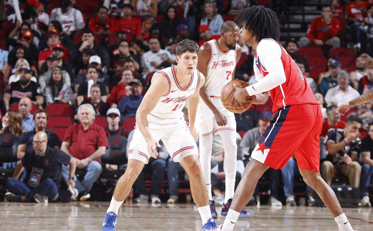 篮球CBA裁判讲评会议强调关键时刻执法标准（CBA裁判讲评会重申关键时刻判罚尺度）