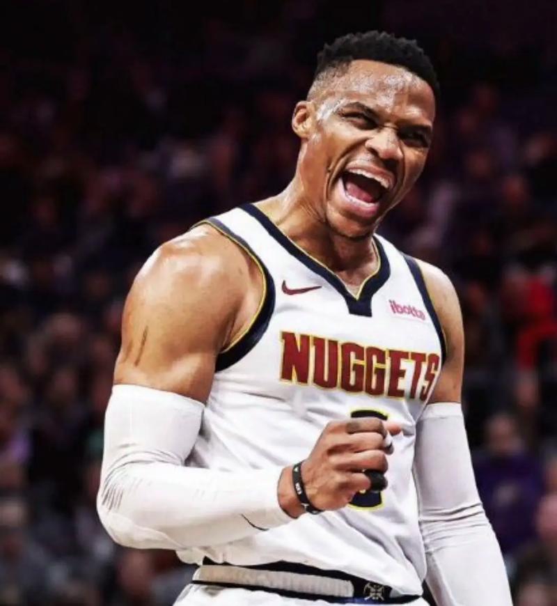 奎因垃圾时间偷袭抢断铁血扣篮，克雷伊奇不满怒喷引发冲突（垃圾时间奎因突袭抢断强硬暴扣，克雷伊奇不满对喷引发冲突）