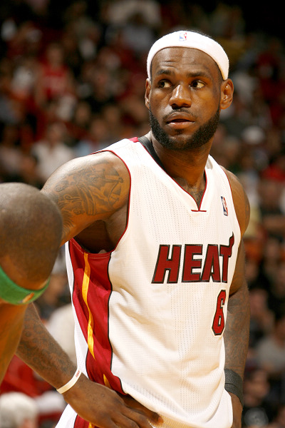 斯洛特：我们没有可用的边锋，派出两名9号球员是合乎逻辑的（斯洛特：边锋无人可用，安排双9号合情合理）